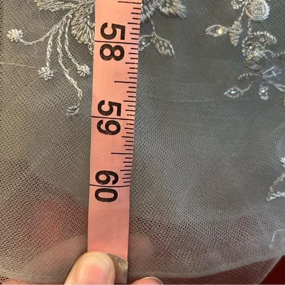 🆕MacDuggal Embroidered Illusion Puff Sleeve Gown|Size 14|$798 Retail|Minor Flaw - Picture 7 of 16